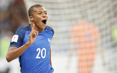 龙珠体育独家-乌克兰队球员冲突吃红牌